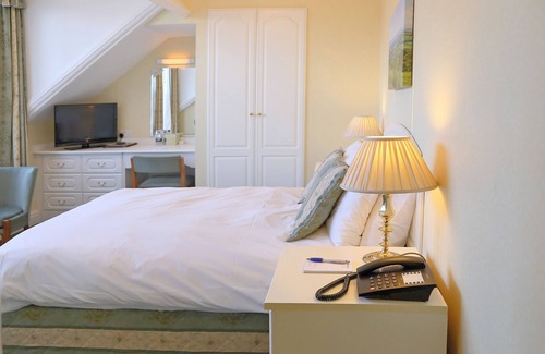 Whitby Hotel | Saxonville Hotel