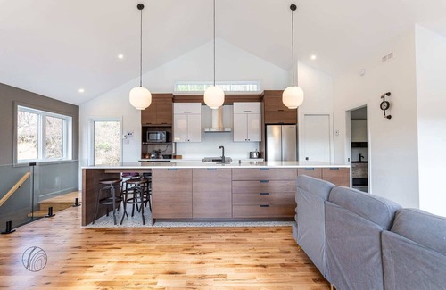 Saint Zenon House | Scandinave sur le Lac | hot tub | waterfront