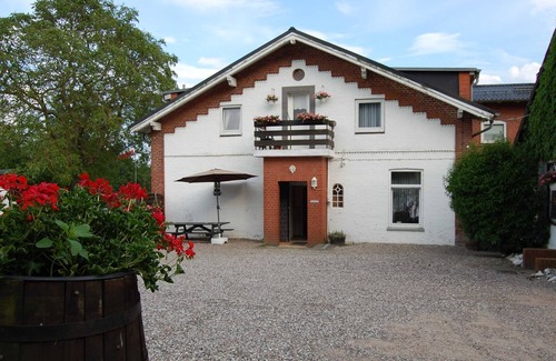 Sierksdorf Apartment | Scandinavia room - room 2 with shared shower /WC Ground floor - Pension Pohnsdorfer Mühle Guest room