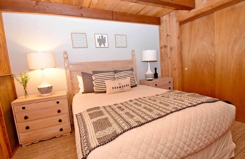 McKinney Estates Cottage | Scandinavian Cottage Close to Lake