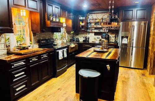 Church Street House | Scape to a Charming 3-bedroom house with AC, fitness room in awesome Riverdale