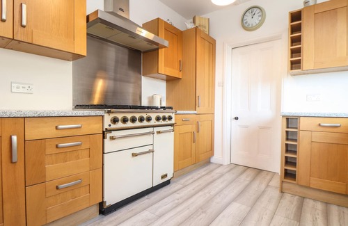 Carnbrea Cottage | SCARBORO, pet friendly, with a garden in Redruth