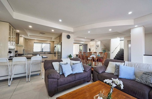 Scarborough House | Scarborough Beach Walk!