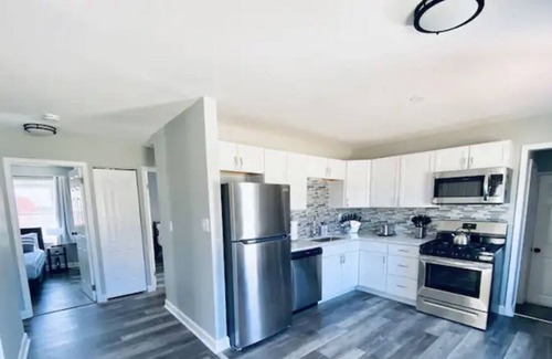 Streamwood House | Scarlet Star - 3Br home in Streamwood