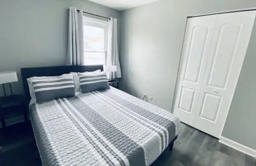 Streamwood House | Scarlet Star - 3Br home in Streamwood