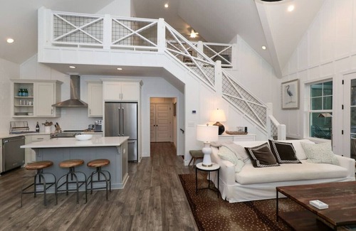 Tiger House | Scenic 4BR|3BA Contemporary Lake Burton Home