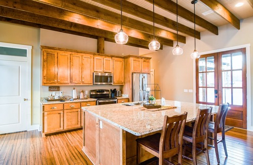 Double Springs House | Scenic 4BR Lake House | Kayaks,Dock & Cozy Firepit