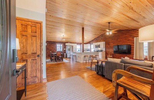 Blacksburg House | Scenic 4BR retreat with valley views, minutes from Blacksburg and Lane Stadium, sleeps 12