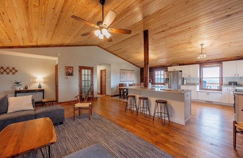 Blacksburg House | Scenic 4BR retreat with valley views, minutes from Blacksburg and Lane Stadium, sleeps 12