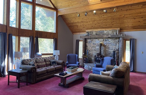 Middlebury Center House | Scenic and Secluded at Black Bear Lodge