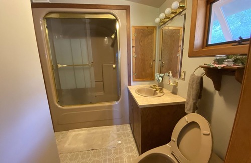 Middlebury Center House | Scenic and Secluded at Black Bear Lodge