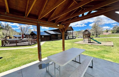 Pagosa Springs House | Scenic Cabin in the Mountains w/Skiing Access & Nearby Trails - Parking