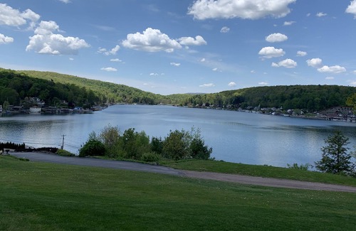 Harveys Lake House | Scenic cabin w/ lakeview & swim