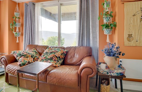 East Dorset Apartment | Scenic Dorset Duplex < 3 Mi to Emerald Lake!