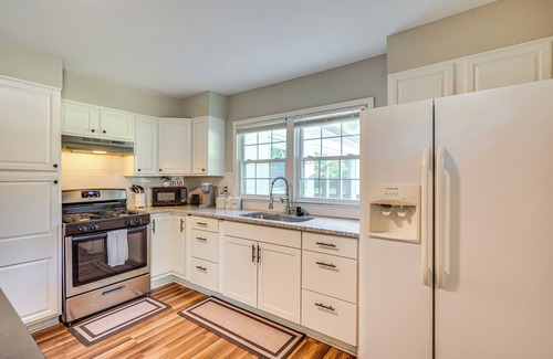 Hillsborough House | Scenic Escape ~ 15 Mi to Durham!