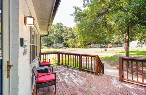 Hillsborough House | Scenic Escape ~ 15 Mi to Durham!