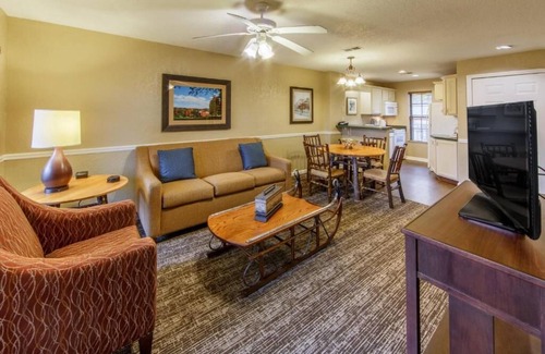 South Lee House | Scenic Escape: Full Kitchen, Pools, Game Room & Outdoor Fun