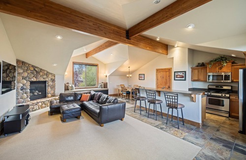 Highland Estates House | Scenic Getaway with Entertainment Haven: 5 BR 5 BA