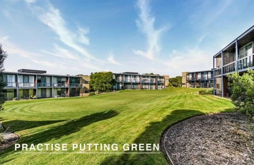 Fingal Apartment | Scenic Golf & Spring 1BR Getaway