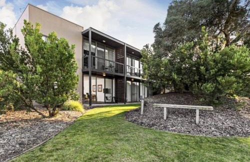 Fingal Apartment | Scenic Golf & Spring 1BR Getaway