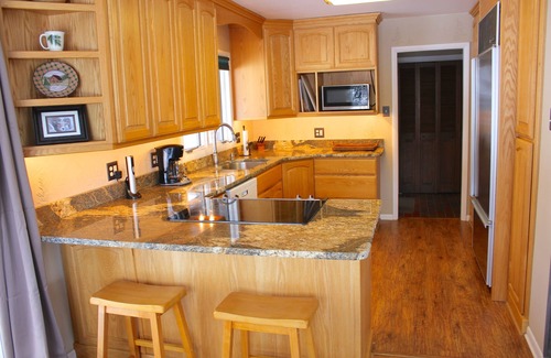 Cascade House | SCENIC HIDDEN VIEW ESTATE Next to the Missouri River