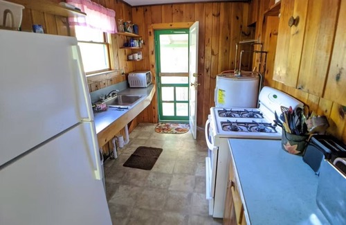 Raymond Cottage | Scenic Hideaway with Stunning Lake Views and Beach Access