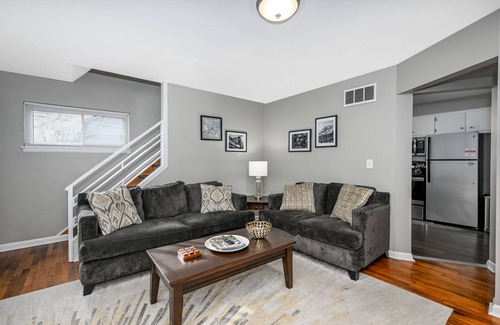Northside House | Scenic hiking in Cuyahoga Valley National Park! 3BR house, central air & laundry