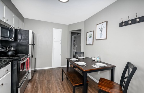 Northside House | Scenic hiking in Cuyahoga Valley National Park! 3BR house, central air & laundry
