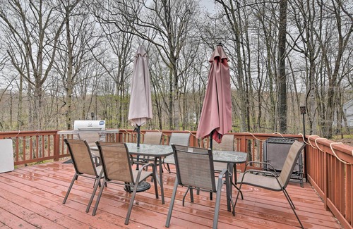 Bushkill House | Scenic Home w/Pool Access: 3 Mi to Bushkill Falls