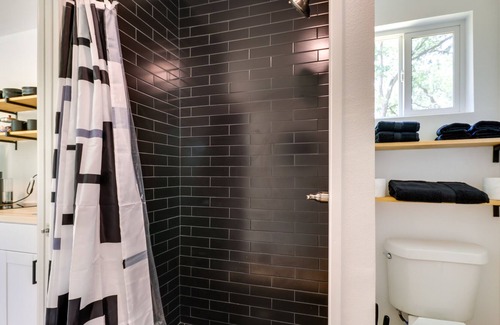 La Grange House | Scenic La Grange Tiny Home on 22 Acres By Wineries