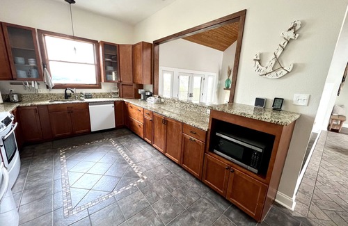 Bandera House | Scenic Lake View Home with Pool & Hot Tub