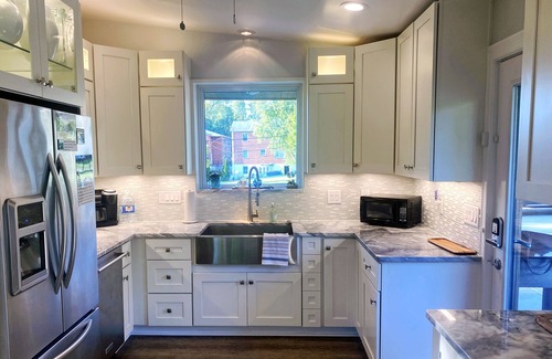 Oxford House | Scenic Lookout - Short Walk to Rec, Goggin, Uptown