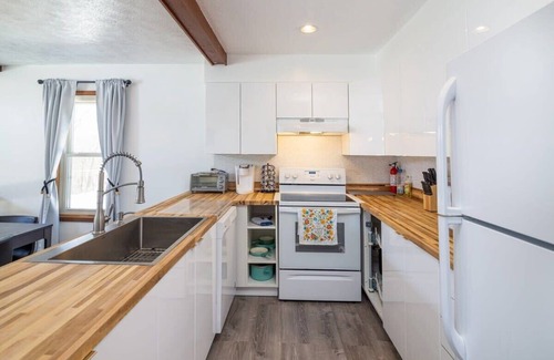 East Stroudsburg House | ★Scenic Mountain Oasis | Mins to Ski Slopes/Hiking