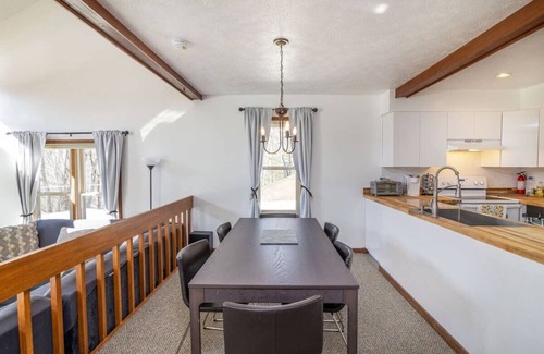 East Stroudsburg House | ★Scenic Mountain Oasis | Mins to Ski Slopes/Hiking