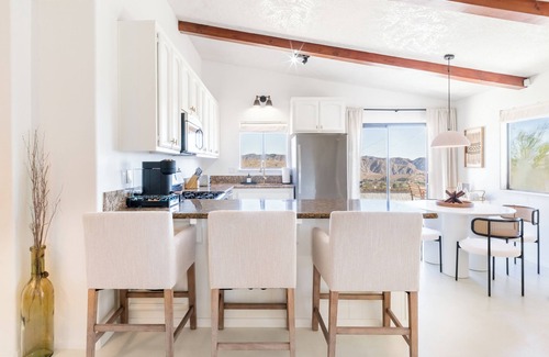 Morongo Valley House | Scenic Mountain View Desert Escape. Located between Palm Springs & Joshua Tree