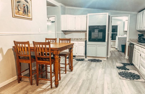 Cave Spring House | Scenic Mountain Views 4 Bed 2 Bath