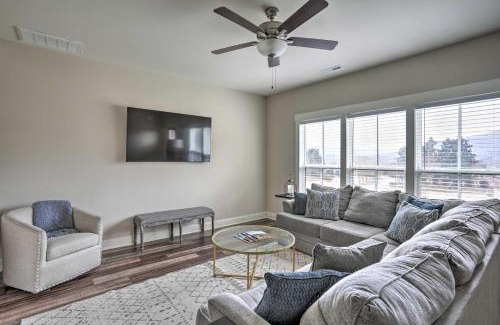 Lookout Valley Neighborhood Association House | Scenic Mtn Retreat with Wooded Backyard and Fire Pit!