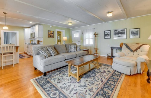 New London House | Scenic New London Home on Badin Lake