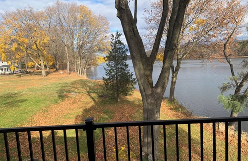 Village of Waterford Cottage | Scenic, private carriage house on Hudson River