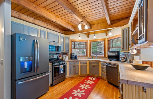 Sagle House | Scenic retreat with wood stove, porch, & WiFi - near Pend Orielle Lake