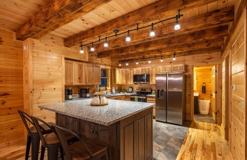 Logan Cabin | Scenic Ridge Lodge - Sleeps up to 16 - w/Hot Tub