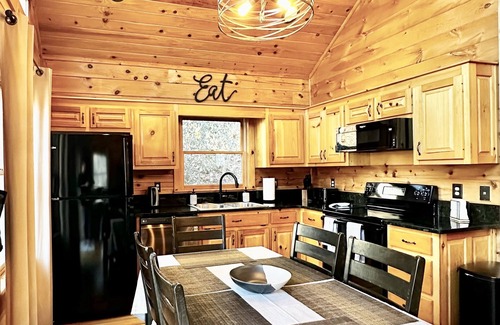 Dahlonega Cabin | Scenic Riverdeck Cabin and Mountain Retreat~Hot Tub~Wine country~Game Room