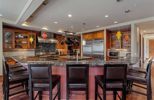 Orondo House | Scenic Riverfront Escape Near Chelan | Sleeps 16 + Hot Tub