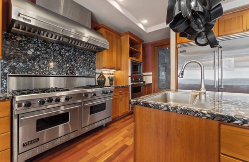Orondo House | Scenic Riverfront Escape Near Chelan | Sleeps 16 + Hot Tub