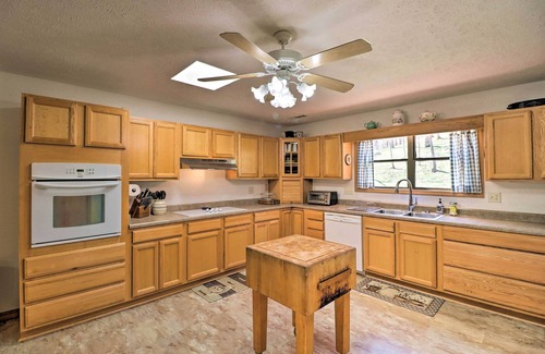 Norfork House | Scenic Riverview Getaway w/Screened Porch!
