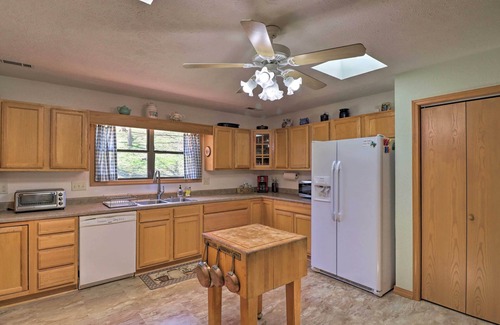 Norfork House | Scenic Riverview Getaway w/Screened Porch!