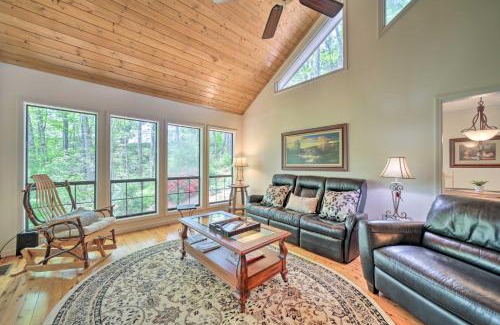 Sapphire Apartment | Scenic Sapphire Condo with Deck and Gas Grill!