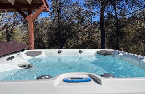 Yosemite Forks House | Scenic Serenity 50 acres/hot tub/game room