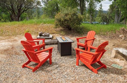 Yosemite Forks House | Scenic Serenity 50 acres/hot tub/game room