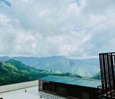 Shimla Apartment | Scenic Solitude 2bhk Mountain View Apartment by Roamhome